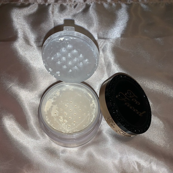 Too Faced Born This Way Translucent Setting Powder - Picture 6 of 6